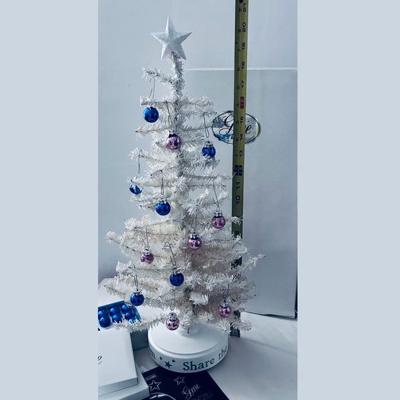 GENE White Christmas Tree; Gene Doll Collection’97; plays White Christmas. WORKS - Picture 5 of 17